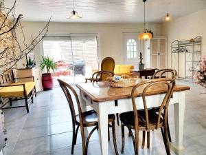 Maisons de vacances Maison chaleureuse a Fossemagne avec jardin et terrasse : photos des chambres