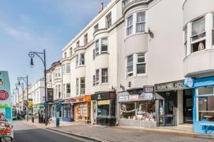 Brighton courtyard boutique