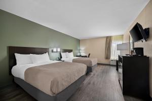 Double Room with Two Double Beds - Pet Friendly - Non-Smoking room in Travelodge by Wyndham Fort Myers