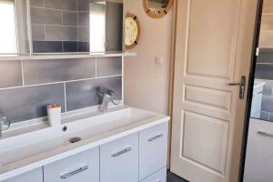 Appartements Appartement confortable a Raismes - 60 m², parking prive : photos des chambres