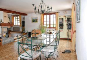 Villas Villa Charmante a Pompignan avec Piscine et Jardin : photos des chambres