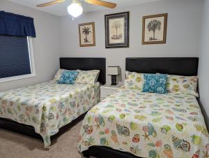 Centrally Located-Pools-Well Equipped Kitchen-Forest Views
