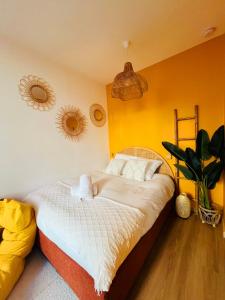 Studio rénové climatisé tout confort - Lit Queen size - emplacement idéal près des plages