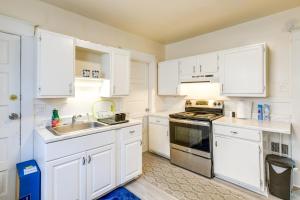 Apartment 2 Mi to Niagara Falls and Whirlpool!