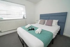 Work & Relax - 3 bedroom house with off-road parking - Port Tennant