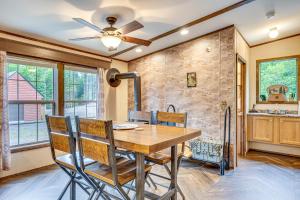 4 Mi to Lake Francis Peaceful Pittsburg Home