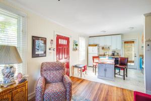 5 Mi to Downtown Beaufort Pet-Friendly Cottage!