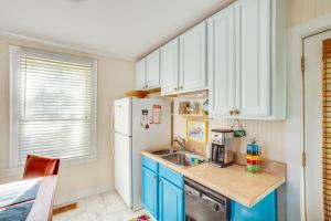 5 Mi to Downtown Beaufort Pet-Friendly Cottage!