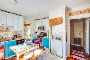 5 Mi to Downtown Beaufort Pet-Friendly Cottage!