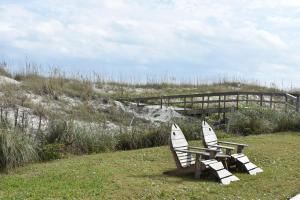 Cottage Four DIRECT OCEANFRONT Romantic Cottage Best Beach - Walk to Restaurants - Downtown only 5 Miles