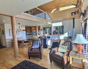 `Elk Ridge` | Hot tub, Wifi, Roku, Close to town.