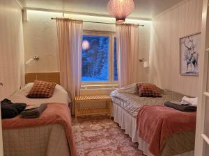 Lakefront Villa AINOLA, 55 km from Rovaniemi