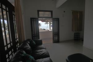 Mirissa Ocean Breeze Hotel Triple room