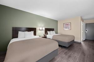 Double Room with Two Double Beds - Accessible- Non Smoking room in Travelodge by Wyndham Fort Myers