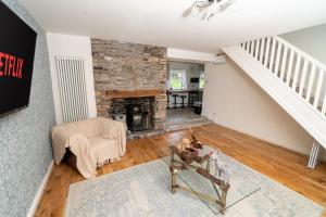 -- Huge -- 5-bedroom home & Private Gym by Tailored Accommodation