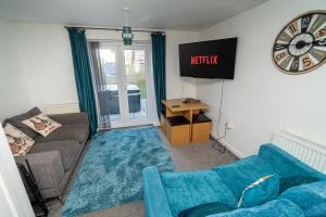 A Swansea Getaway - 3 Bedroom Home with Hot Tub