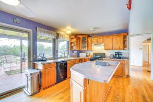 Peaceful Tucson Home with Pool 10 Mi to Downtown!