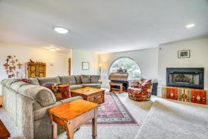 Peaceful Tucson Home with Pool 10 Mi to Downtown!