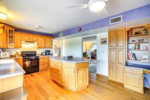 Peaceful Tucson Home with Pool 10 Mi to Downtown!