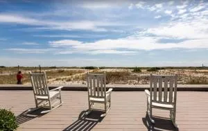 Water's edge renovated Condo with Marina Views - Truro