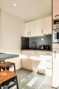 Résidence Schuss - VAL THORENS location: appartement de 35 m2 avec grand balcon sud ouest MAE-9894