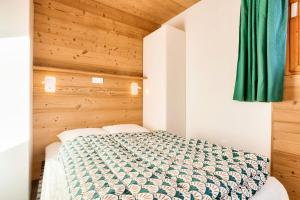 Résidence Schuss - VAL THORENS location: appartement de 35 m2 avec grand balcon sud ouest MAE-9894