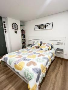 Loft moderno con vista al centro y Monserrate