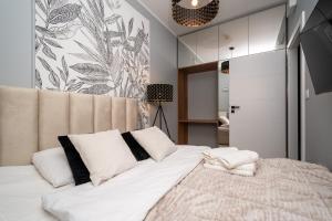 Prymasa Tysiąclecia 83A By PerfectApart 529 Free Parking