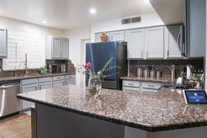 Spacious, Fully Equipped 5BR Home with Pool