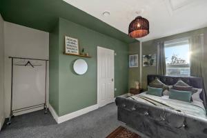 The Vibrant Shamrock Canterbury Retreat - Group & Gatherings House