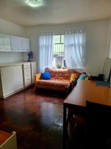 Quarto tranquilo e familiar no leblon - Quiet family room in leblon