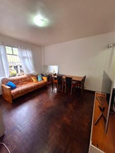 Quarto tranquilo e familiar no leblon - Quiet family room in leblon