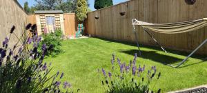 Salisbury Sanctuary nr City w Garden & Parking