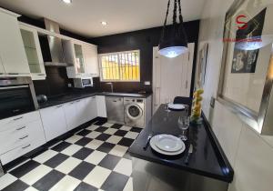 Casa Hermosilla con piscina by Sanlúcar Housing