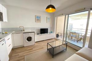 06AI - Beautiful renovated studio - sea and pool view