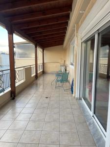 ΔΙΑΜΕΡΙΣΜΑ ΜΕ ΘΕΑ