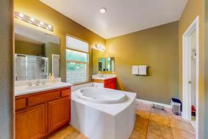 Desert Paradise Enjoy Private Pool & Spa with Free heating, Game room, Gym, Bikes, Scooters in Indian Palms Country Club Indio