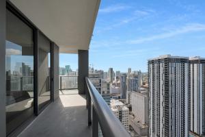 Two Bedroom Condo with luxurious amenities across from Kaseya Center- daily resort fee and parkingincluded