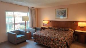 Deluxe King Room room in Royal Century Hotel at LAX