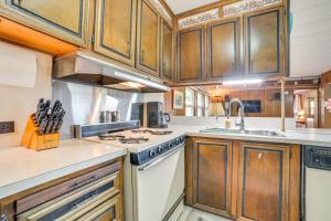 13 Mi to Nubs Nob: Pet-Friendly Retreat