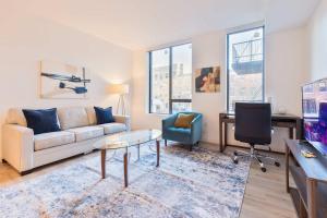 Private Modern Apt with Kitchen