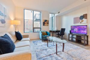 Private Modern Apt with Kitchen