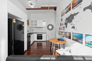 High Ceiling 1 Bedroom Apt in the Central