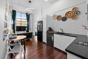 High Ceiling 1 Bedroom Apt in the Central