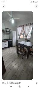 Perto da praia, tres suítes, cozinha, lavanderia e uma vaga de garagem coberta!