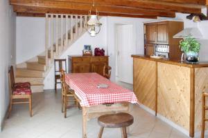 Maisons de vacances Maison accueillante a Saint-Genes-Champespe + Vue sur le lac : photos des chambres