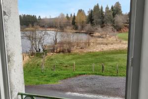 Maisons de vacances Maison accueillante a Saint-Genes-Champespe + Vue sur le lac : photos des chambres