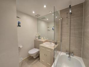 Stylish 2-Bed in West Central - Extended Stays