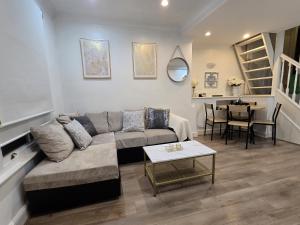 Stylish 2-Bed in West Central - Extended Stays