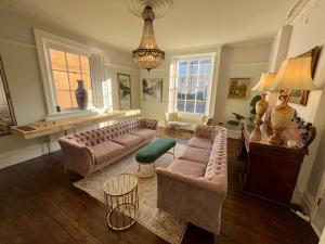 Luxury Georgian House With Sauna Sleeps 19-23